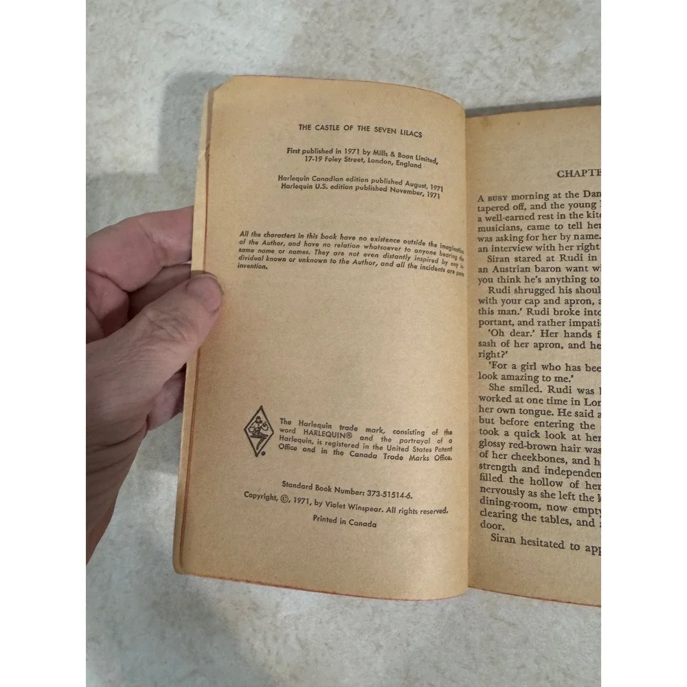 The Castle of the Seven‎ Lilacs Violet Winspear Harlequin Romance 1514 Vtg 1971